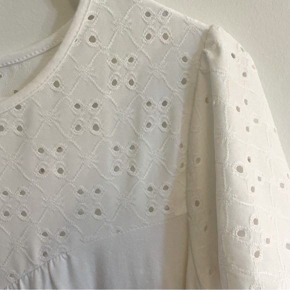 PinkBlush White Eyelet Short Flutter Sleeve Maternity Top - Size XL - Picture 4 of 6